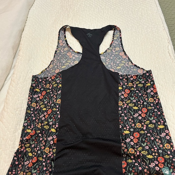 Run Rabbit - Floral Patterned Tank Top - Medium - Picture 10 of 10